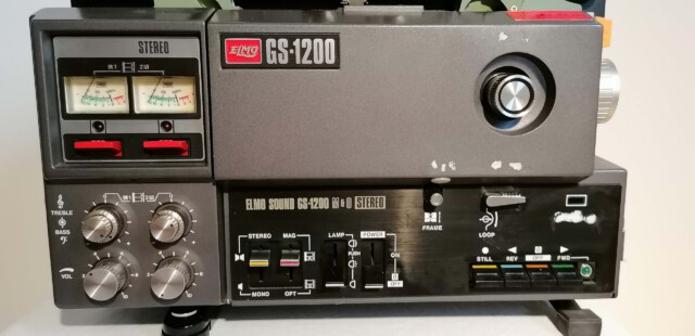 Projektor Elmo GS 1200 (Blick auf die Bedienelemente)
