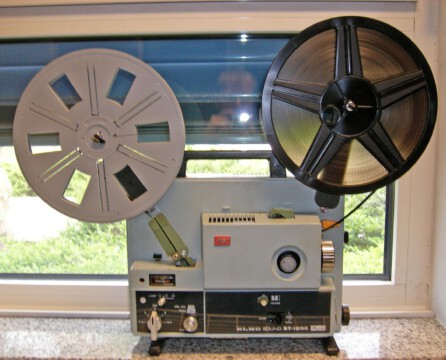 Projektor Elmo ST-1200 magnetic (Seitenansicht rechts mit Spulen)