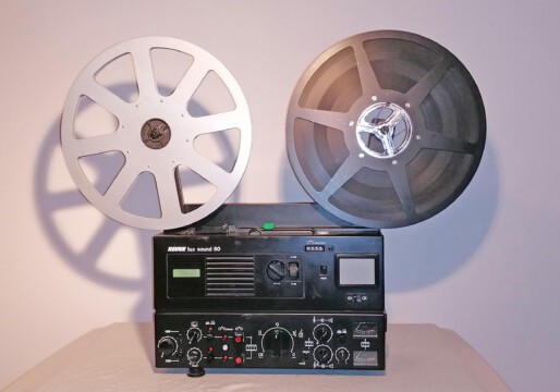 Projektor Revue Lux Stereo 80 (Seitenansicht rechts mit Spulen)