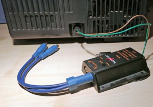 Projektor mit Impedance Adapter und Y-Kabel